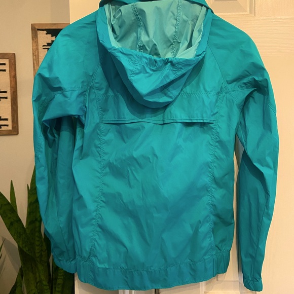 Women's Packable Columbia Rain Jacket - Picture 5 of 8